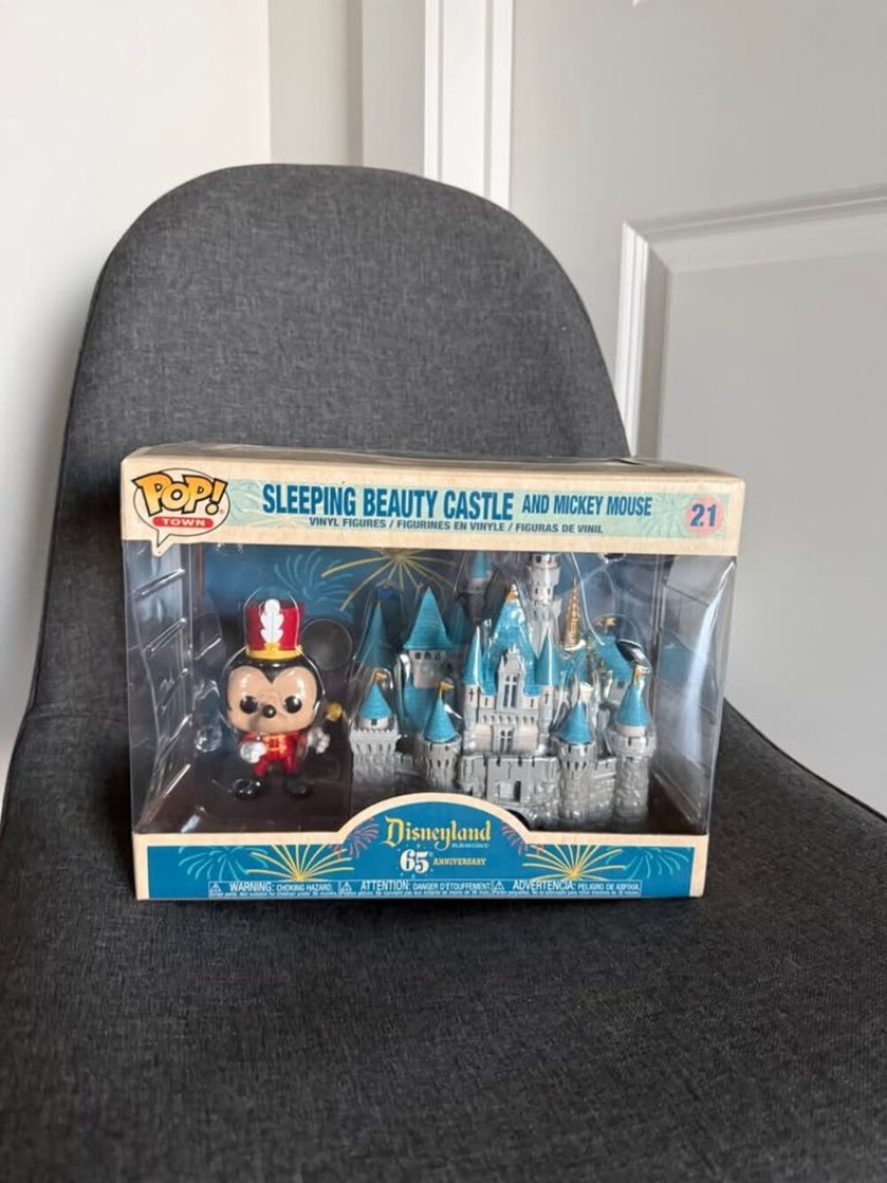 Funko Pop Sleeping Beauty Castle And Mickey Mouse 21 Disneyland Resort Figure